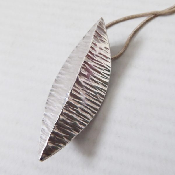 Vintage silver leaf modernist pendant, bark textured & snake chain, Sterling 925 - Image 8