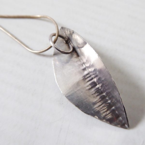 Vintage silver leaf modernist pendant, bark textured & snake chain, Sterling 925 - Image 10