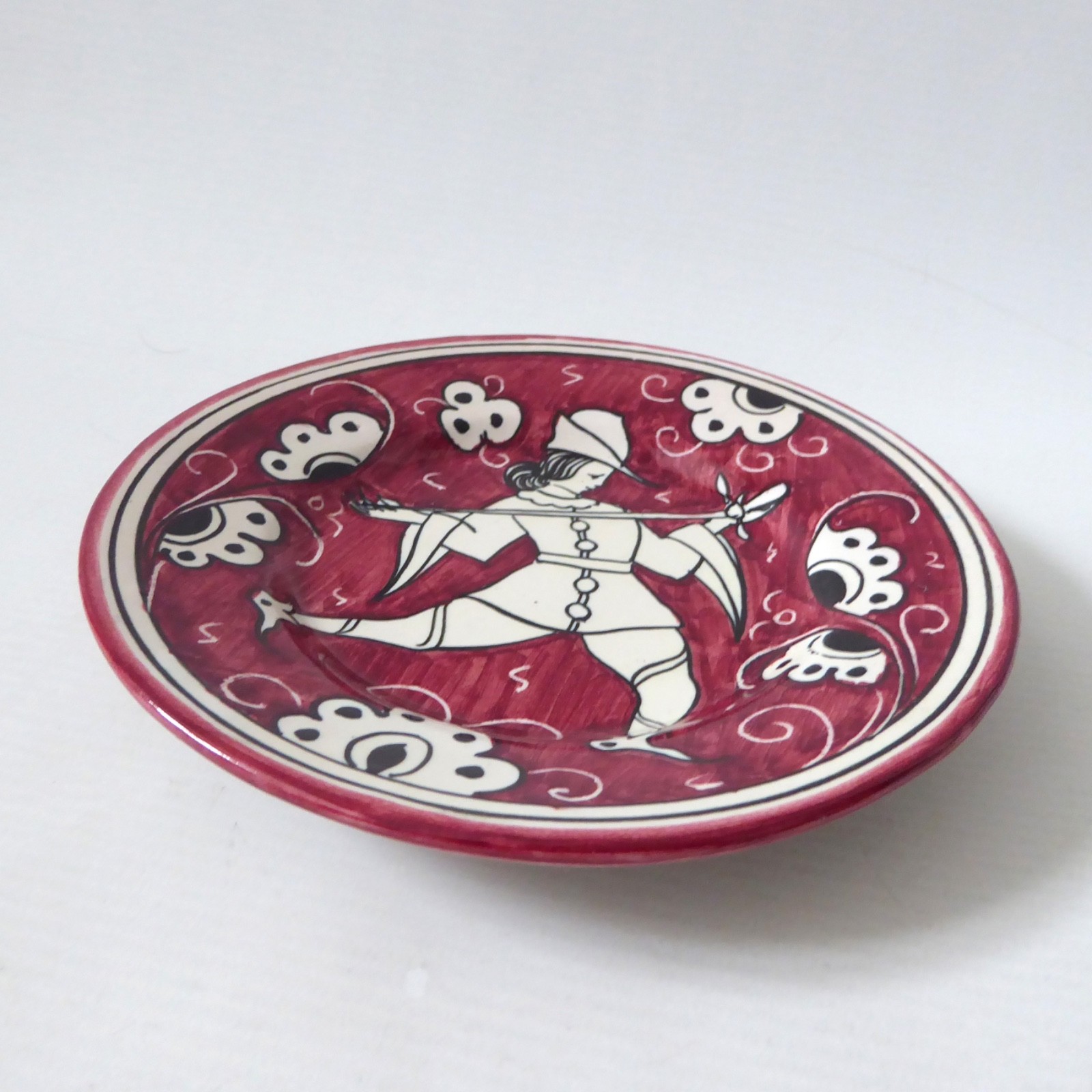 1966 vintage hand-painted Italian Majolica ceramic wall plate from Deruta, Italy - Image 3