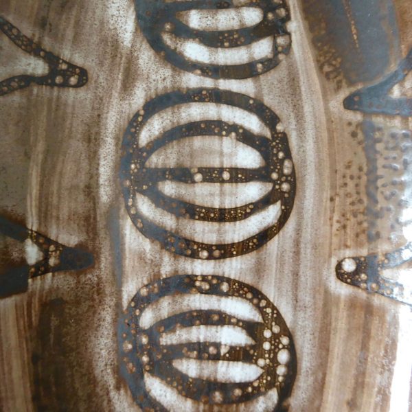 1970s brown Cinque Ports Pottery big 70s studio pottery dish The Monastery, Rye - Image 11