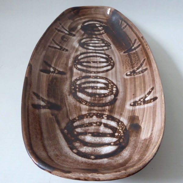 1970s brown Cinque Ports Pottery big 70s studio pottery dish The Monastery, Rye - Image 7