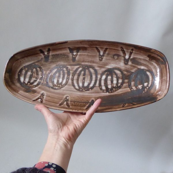 1970s brown Cinque Ports Pottery big 70s studio pottery dish The Monastery, Rye - Image 8