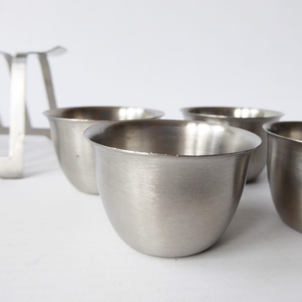 1970s stainless steel vintage breakfast set: toast rack, egg cups, napkin rings - Image 4
