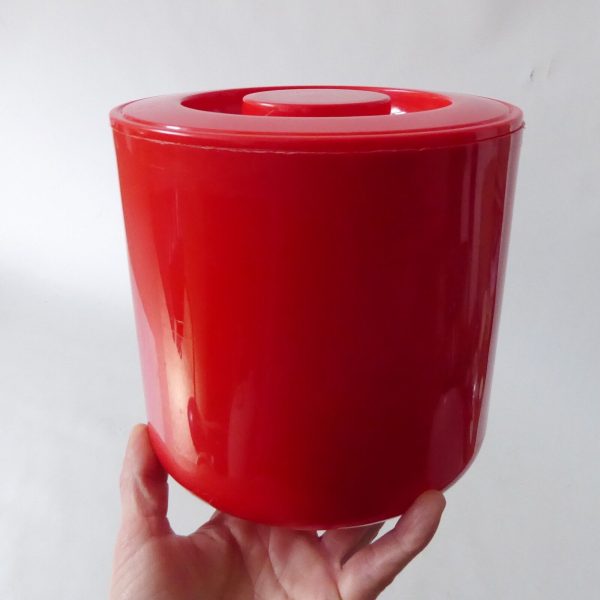 1980s retro Embee ice bucket. Vintage post modernist red plastic. Barware cooler - Image 6