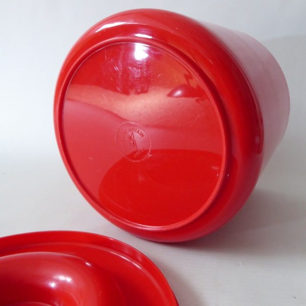 1980s retro Embee ice bucket. Vintage post modernist red plastic. Barware cooler - Image 9