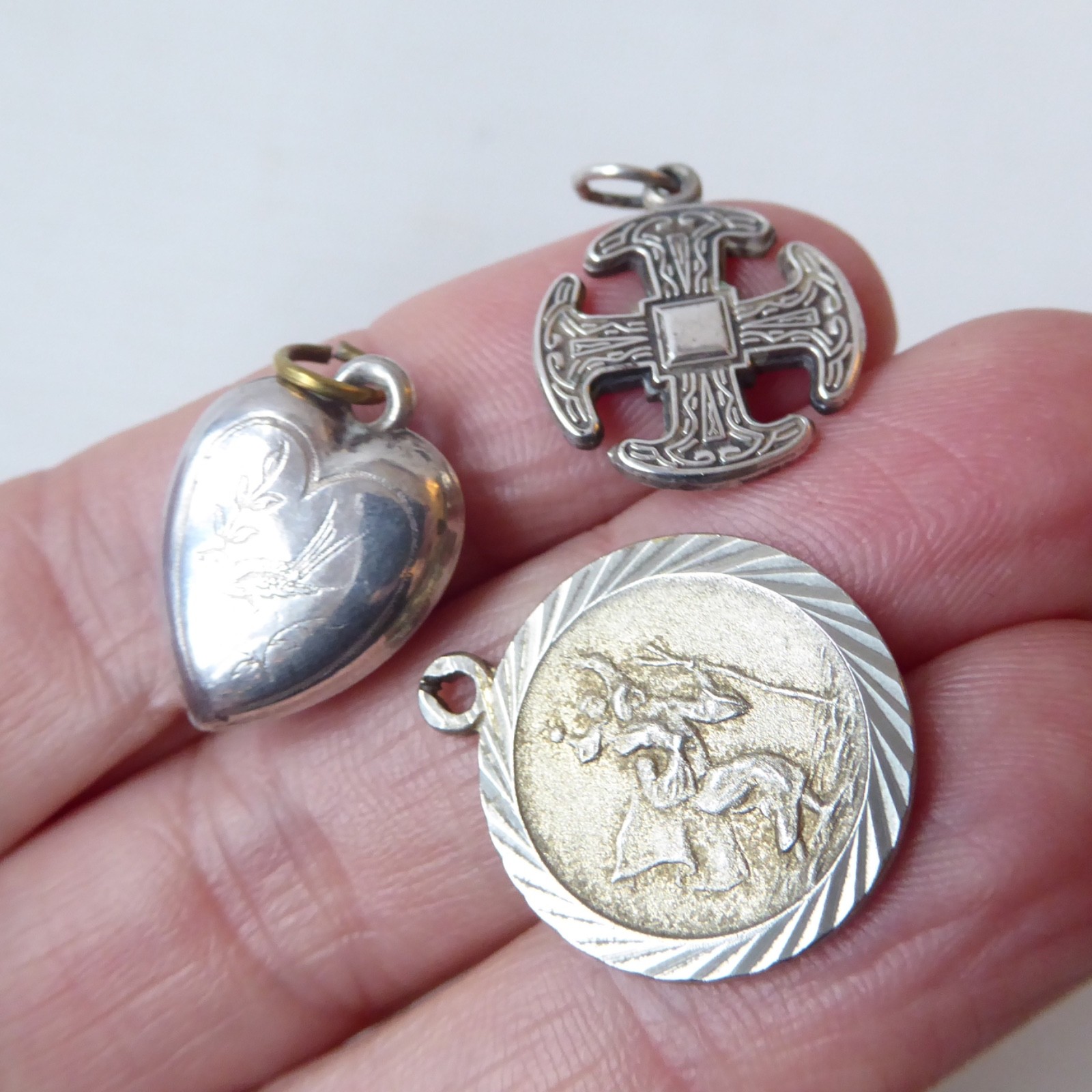 3 x vintage silver pendant. Celtic cross, St Christopher, heart, charms sterling - Image 12