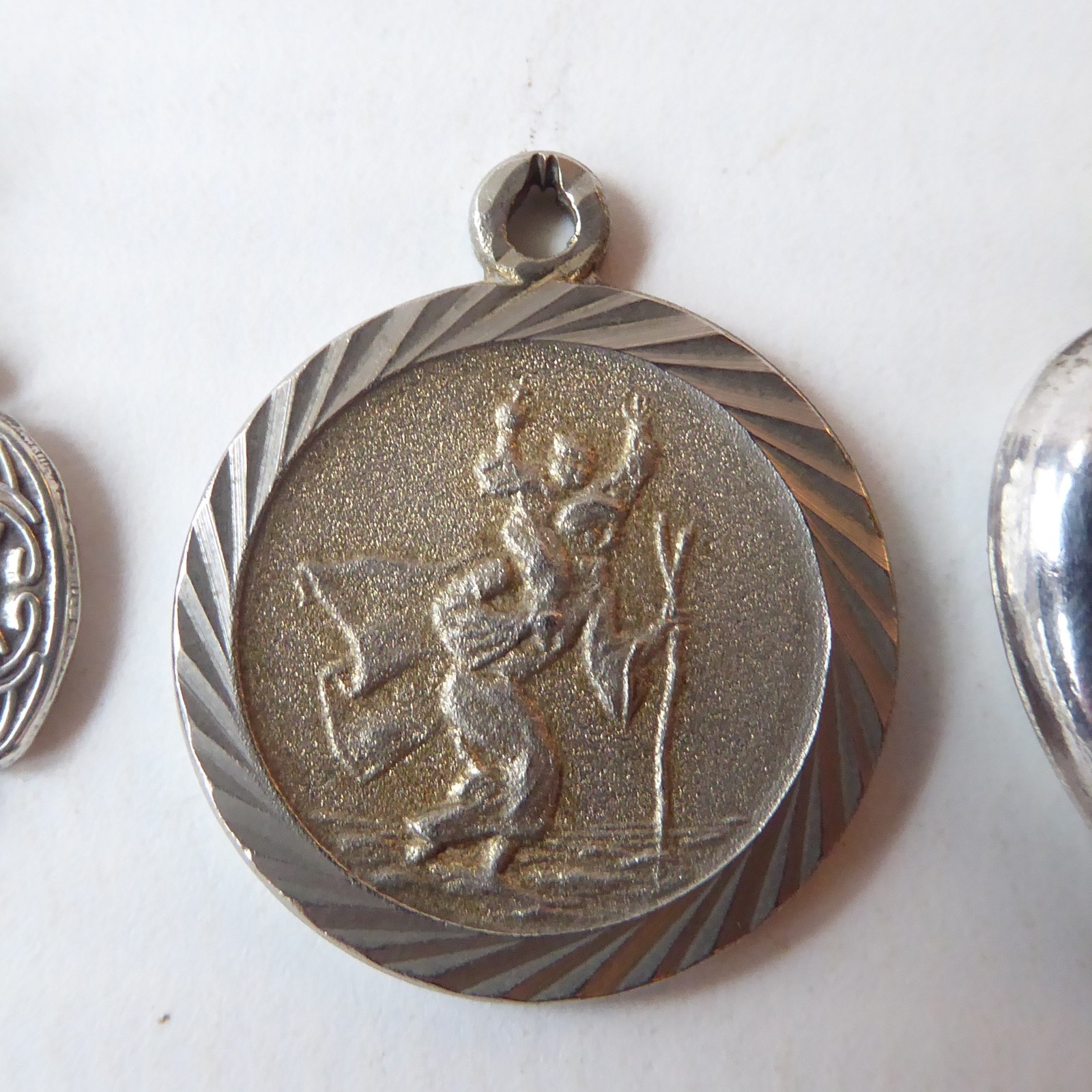 3 x vintage silver pendant. Celtic cross, St Christopher, heart, charms sterling - Image 4