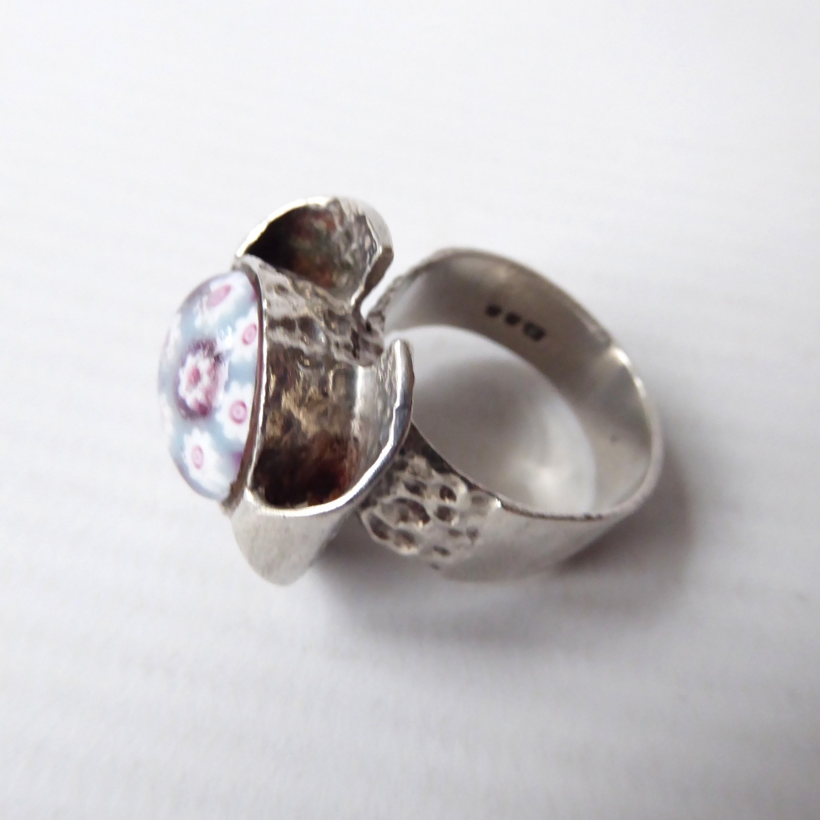 Caithness Glass millefiori silver ring. 1970s Sterling silver 925 brutalist bark - Image 4