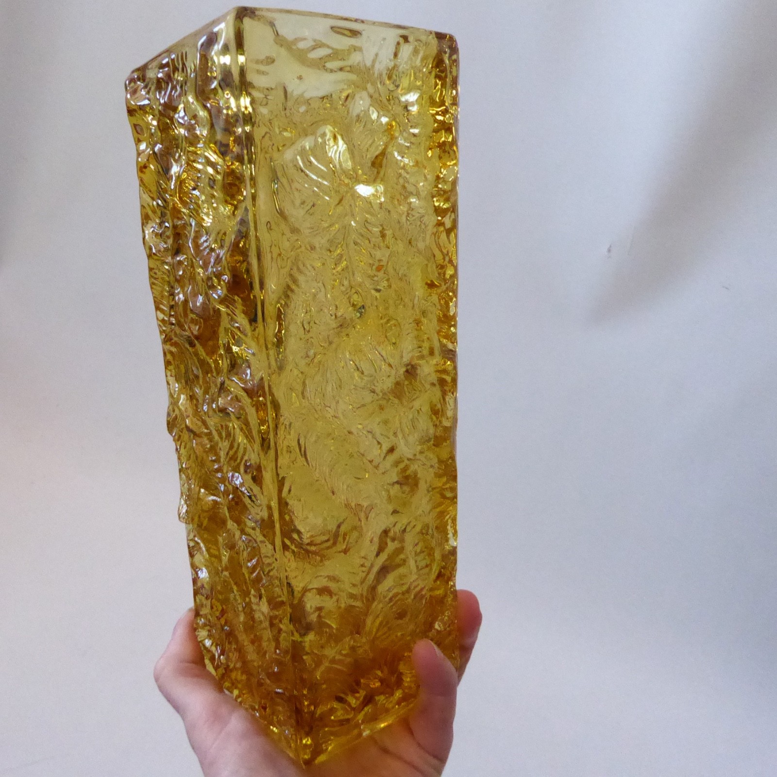 Czech 1969 Vladislav Urban Rosice vintage art glass vase, Moravia 1502/25. Amber - Image 5