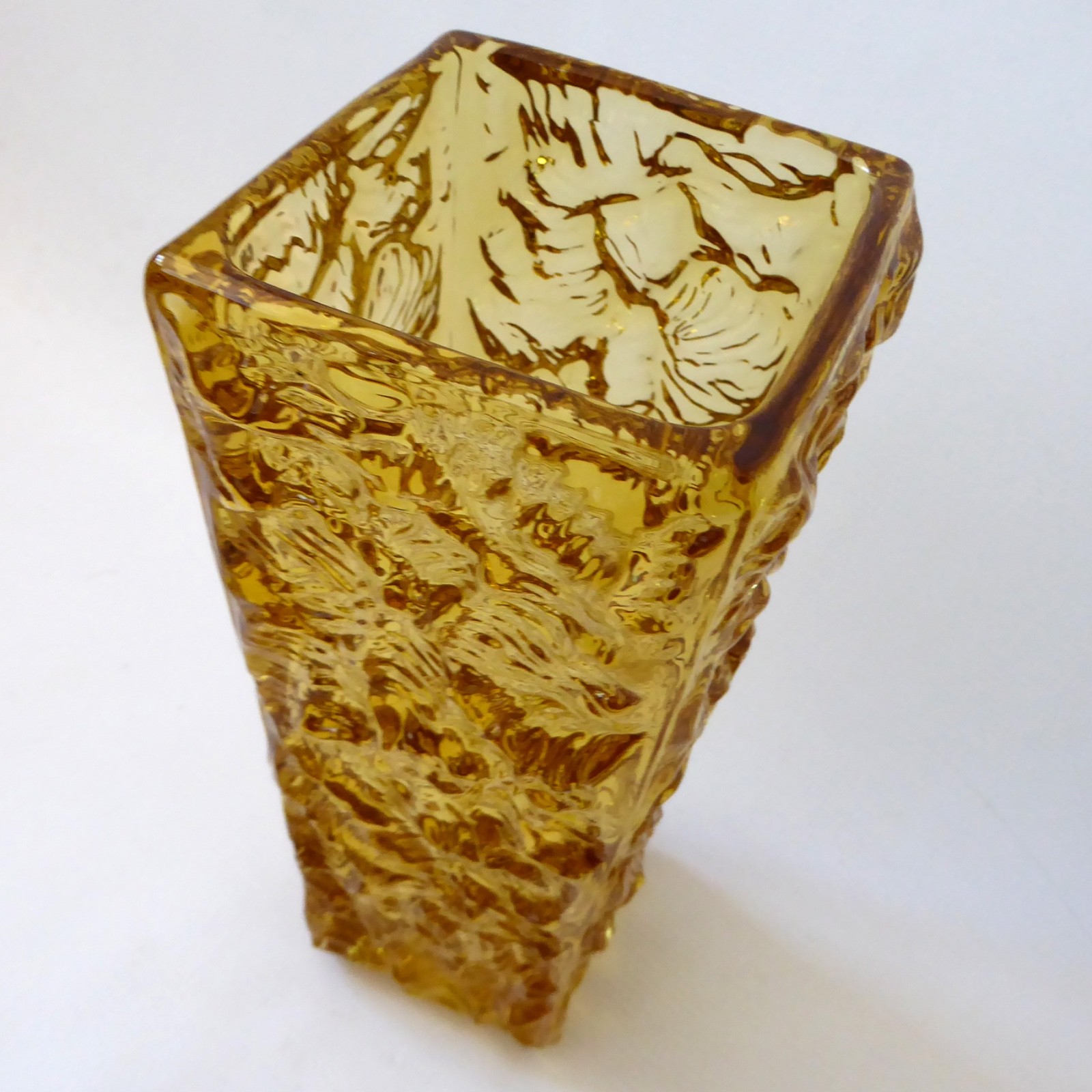 Czech 1969 Vladislav Urban Rosice vintage art glass vase, Moravia 1502/25. Amber - Image 7