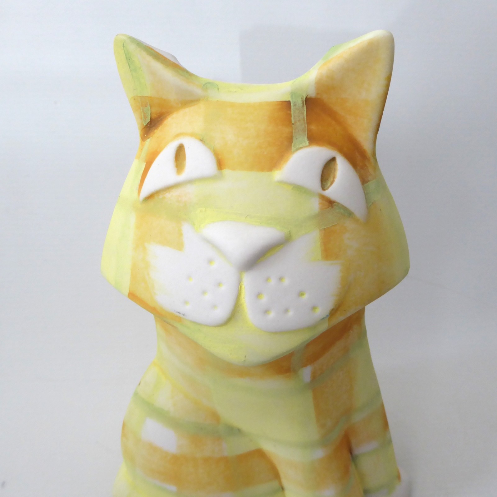 Dalton Pottery Scotland large ceramic cat figurine vase, yellow tartan. 1990s - Image 3