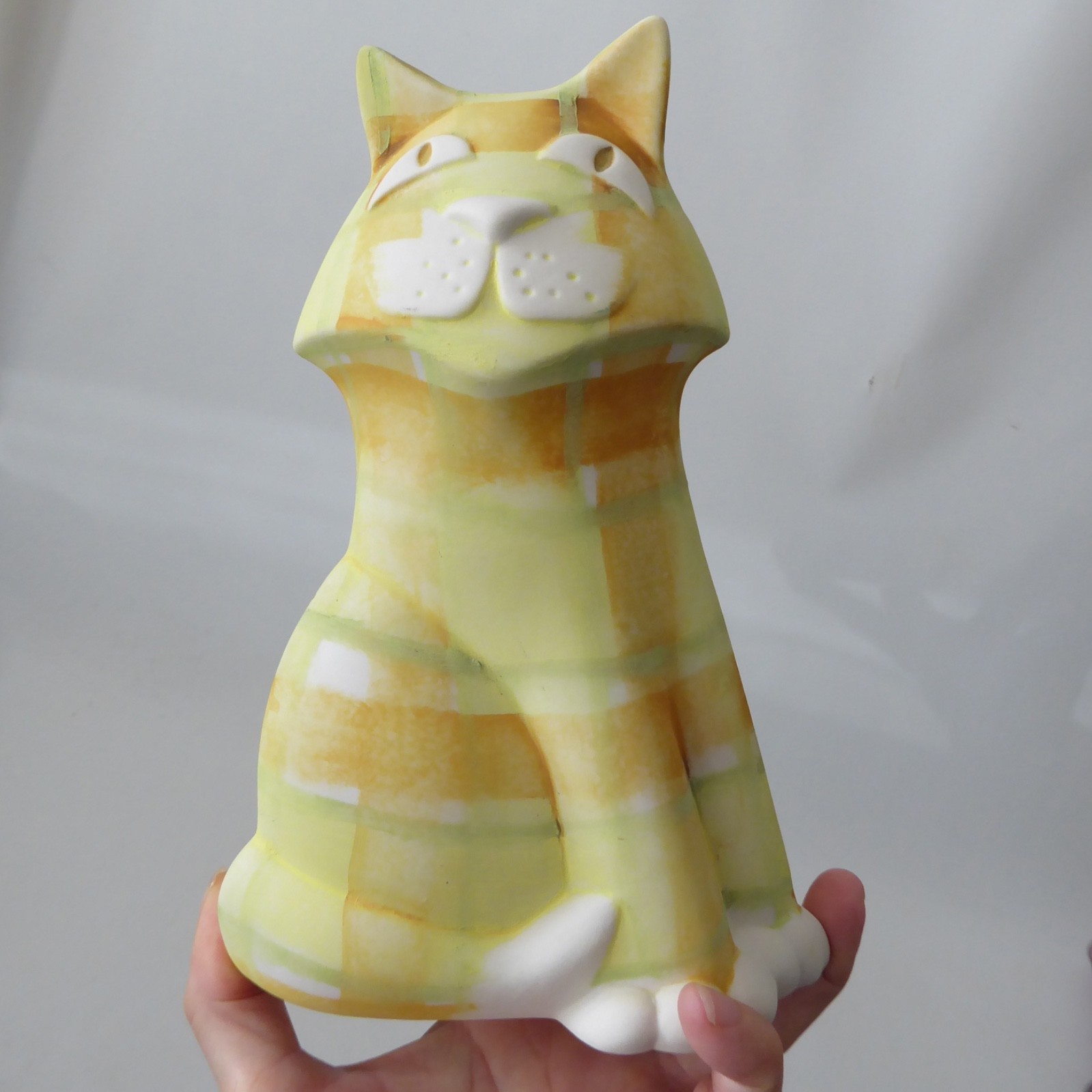 Dalton Pottery Scotland large ceramic cat figurine vase, yellow tartan. 1990s - Image 4