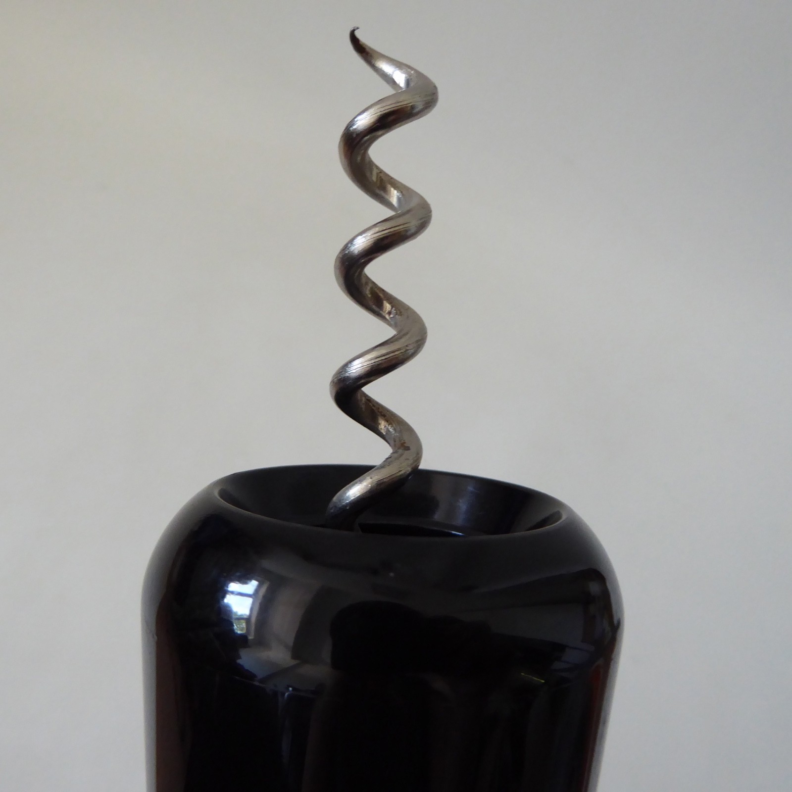 Imp retro acrylic corkscrew, black plastic, vintage 1970s 1980s 'Gold Block' - Image 8