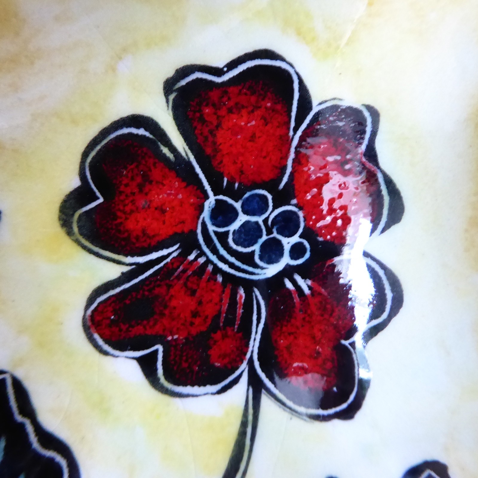 Italian mid century ceramic pin dish, leather backed. Red flower sgraffito retro - Image 4