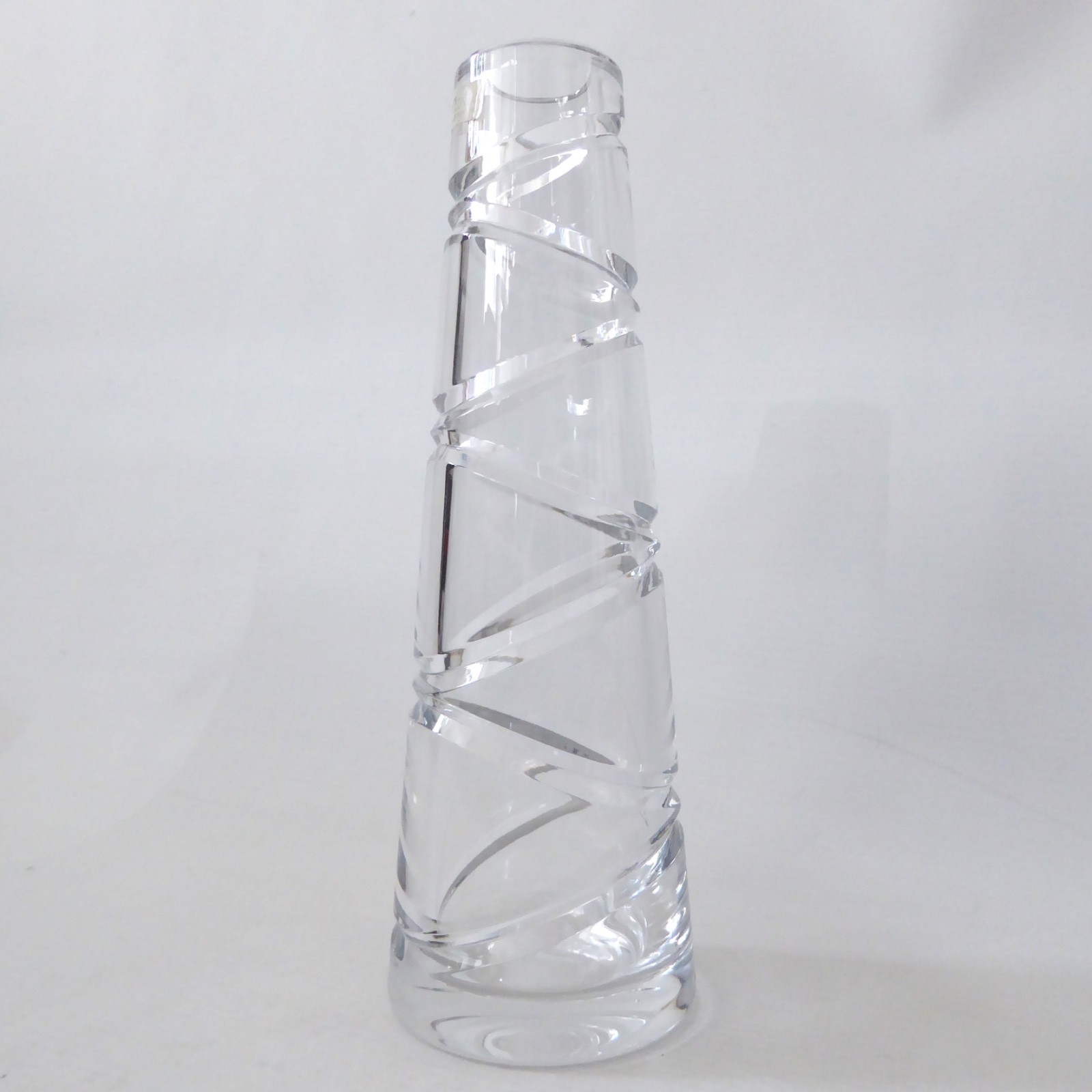 Jasper Conran x Stuart Crystal Aura 21cm tapering cut art glass vase. 1999 - Image 3