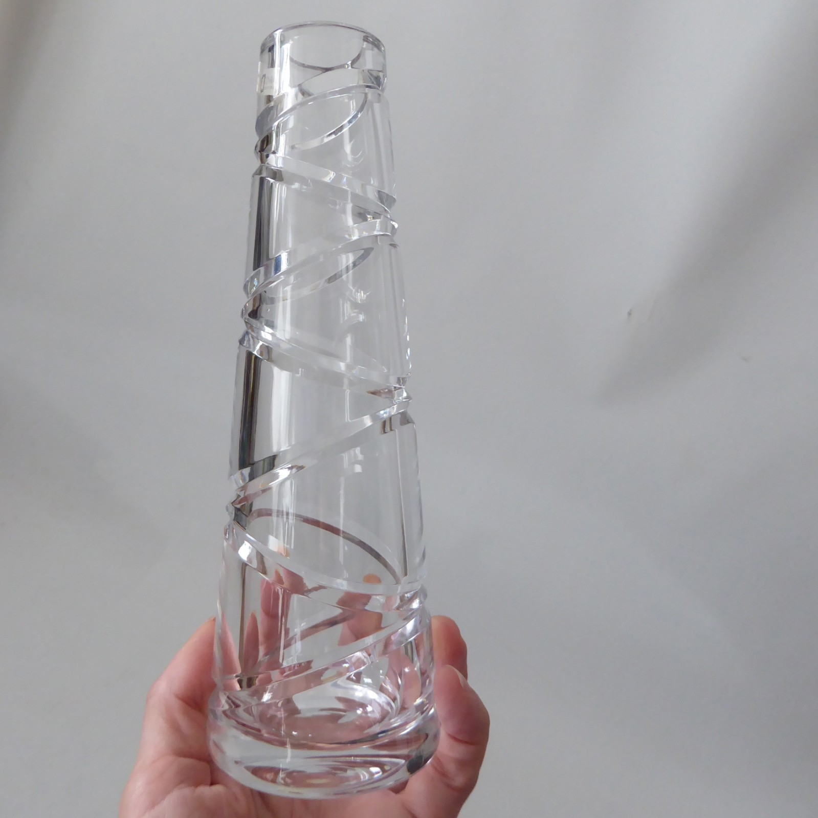 Jasper Conran x Stuart Crystal Aura 21cm tapering cut art glass vase. 1999 - Image 8