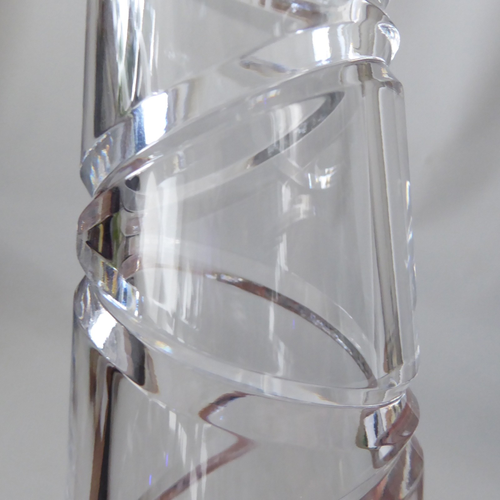Jasper Conran x Stuart Crystal Aura 21cm tapering cut art glass vase. 1999 - Image 9