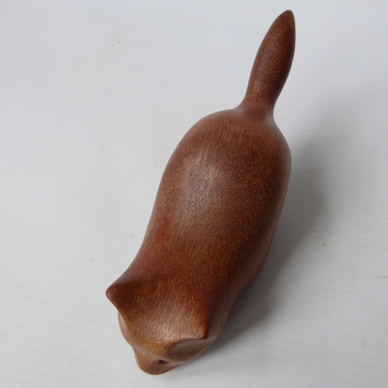 John Hunter carved mahogany wooden cat figurine, modernist minimalist crouching - Image 9