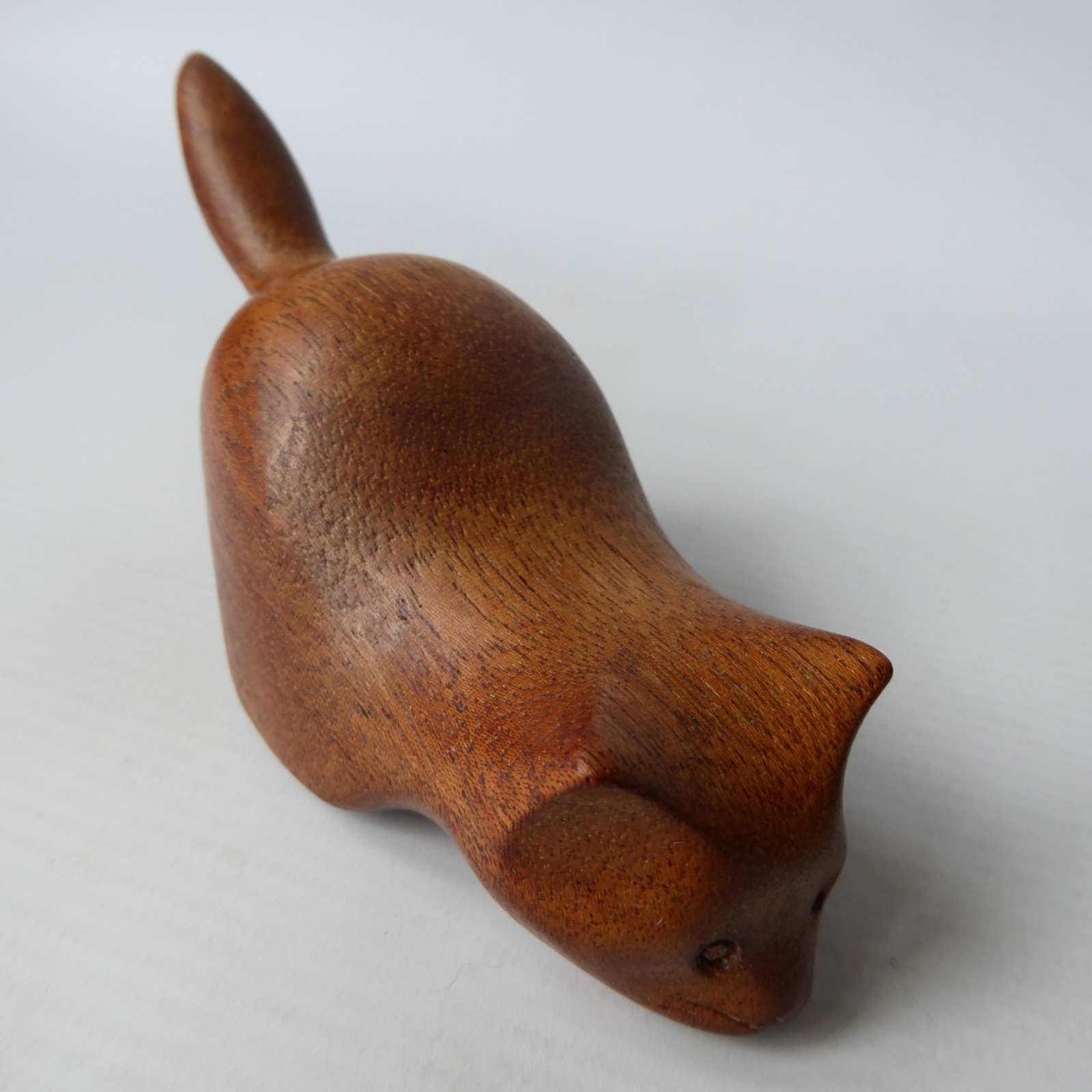 John Hunter carved mahogany wooden cat figurine, modernist minimalist crouching - Image 10