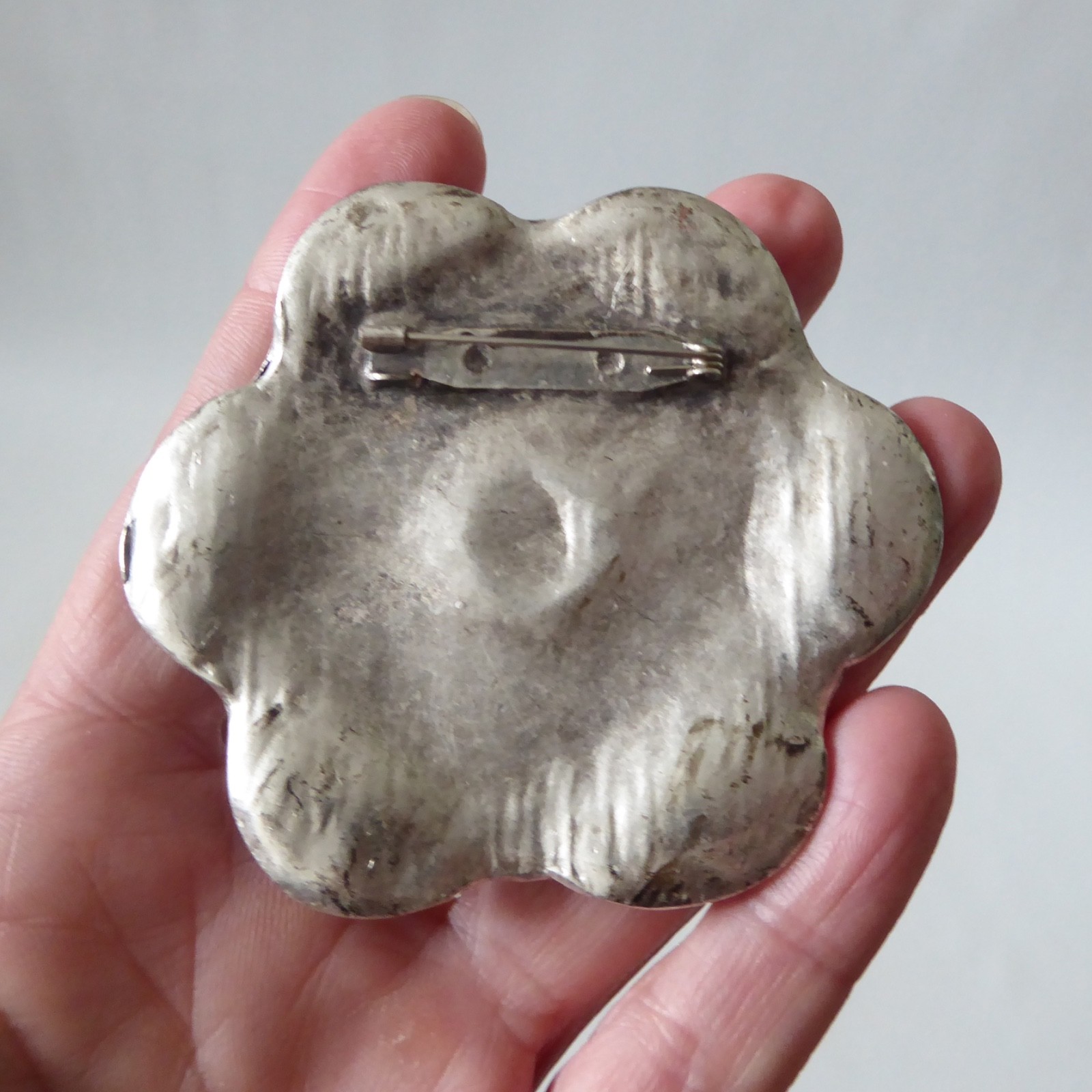 Large pewter flower brooch, retro vintage style. Statement 7cm metal silvery - Image 10
