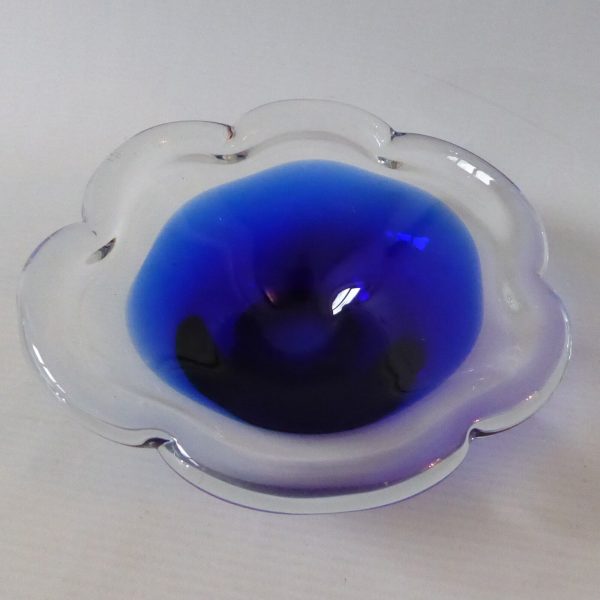 Murano/Scandinavian art glass scalloped bowl, cobalt blue shallow dish. Retro - Image 3