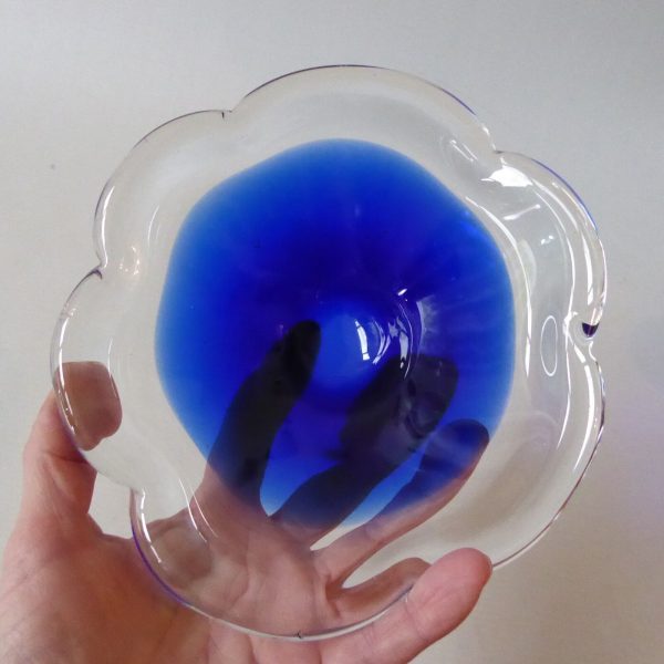 Murano/Scandinavian art glass scalloped bowl, cobalt blue shallow dish. Retro - Image 6