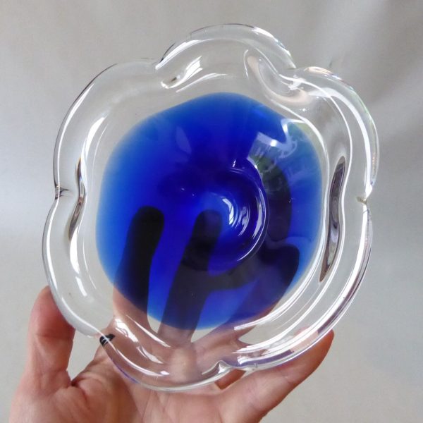 Murano/Scandinavian art glass scalloped bowl, cobalt blue shallow dish. Retro - Image 7