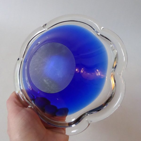Murano/Scandinavian art glass scalloped bowl, cobalt blue shallow dish. Retro - Image 8
