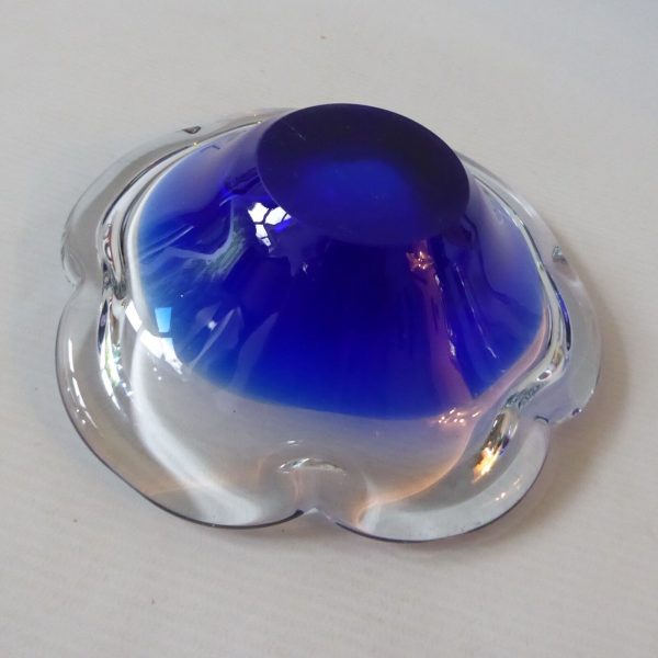 Murano/Scandinavian art glass scalloped bowl, cobalt blue shallow dish. Retro - Image 9