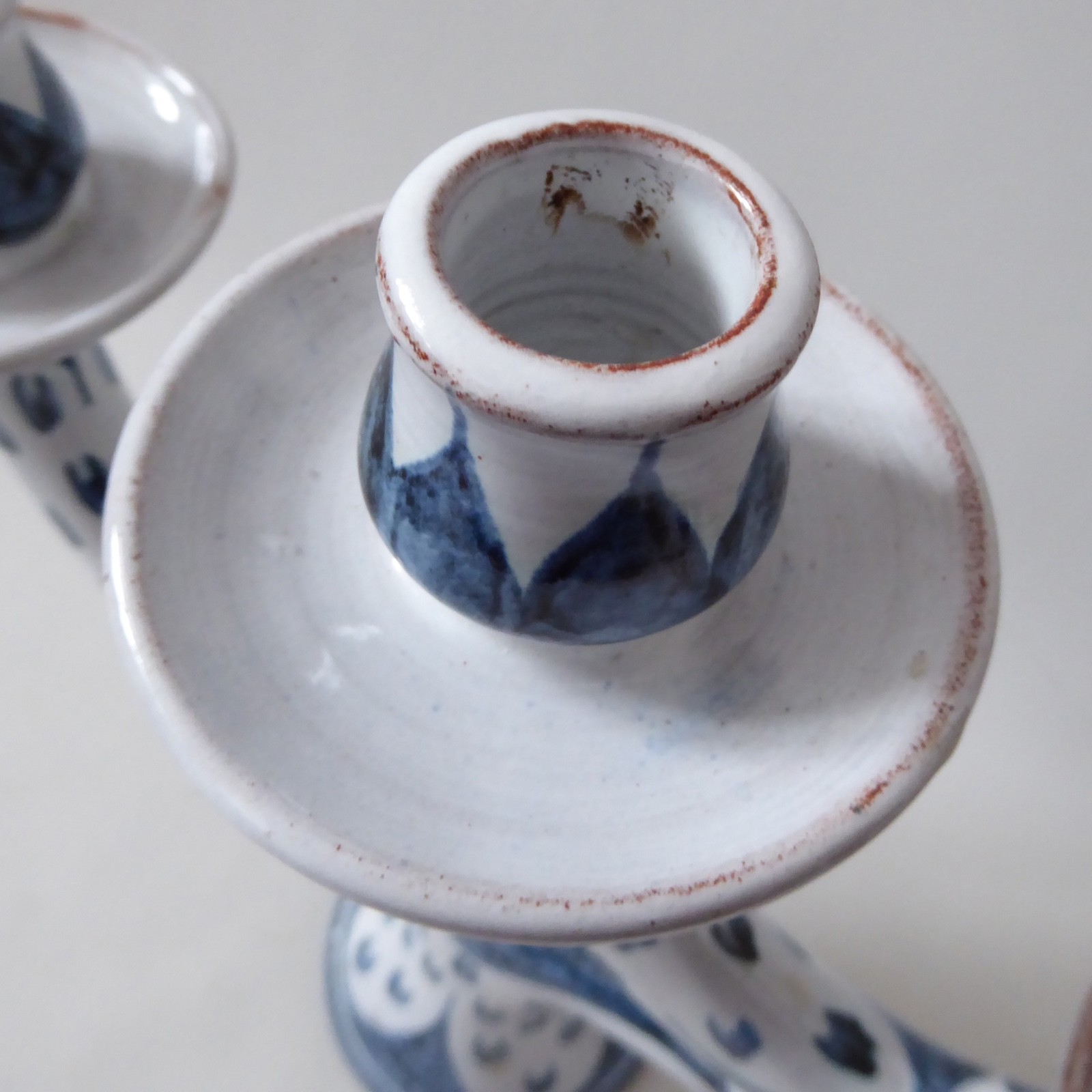 Pat Birks 1987 vintage pottery candlestick three arm candelabra blue white 1980s - Image 11