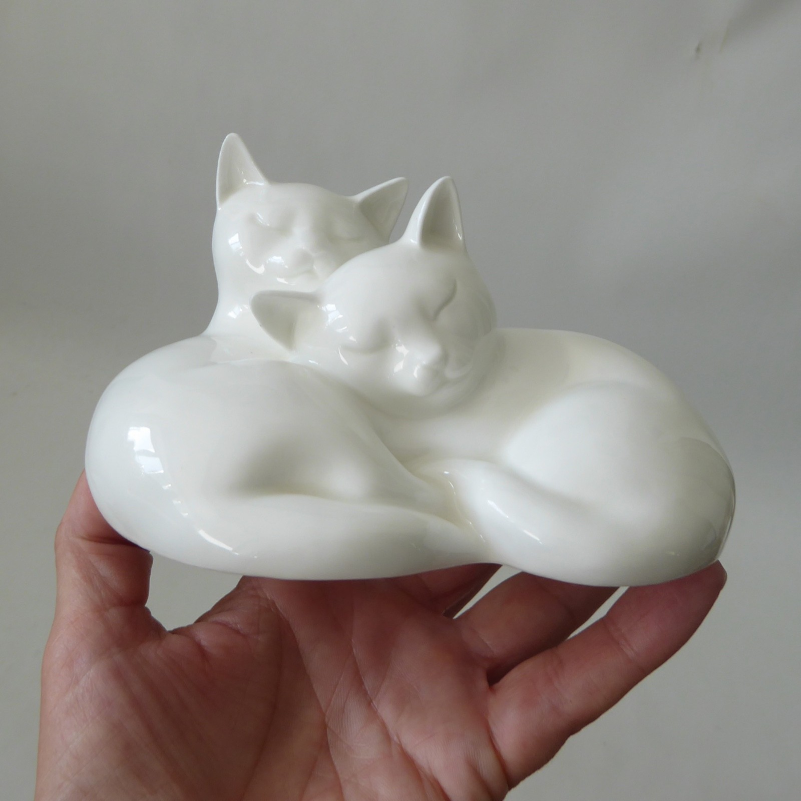 Royal Doulton Sleepy Heads white bone china sleeping cat figurines 1997, 3894 - Image 3