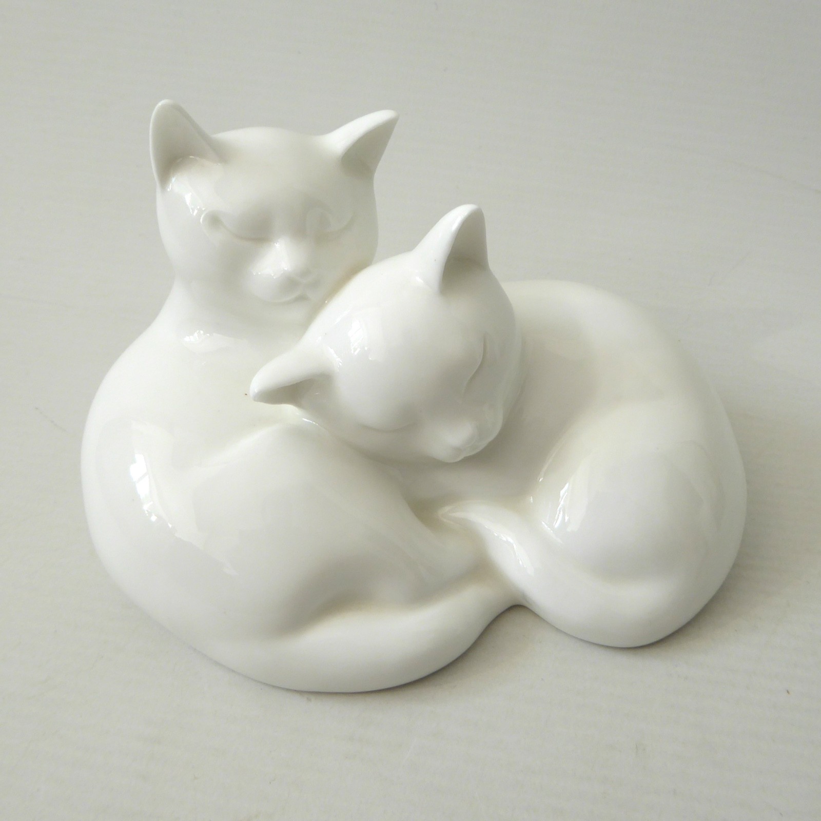Royal Doulton Sleepy Heads white bone china sleeping cat figurines 1997, 3894 - Image 4