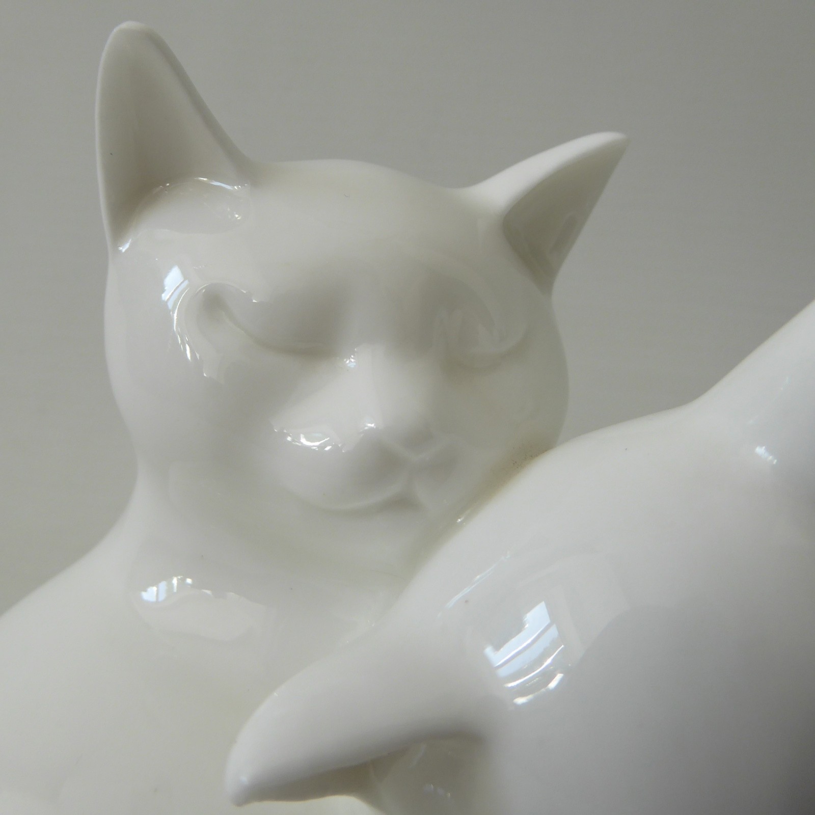 Royal Doulton Sleepy Heads white bone china sleeping cat figurines 1997, 3894 - Image 6