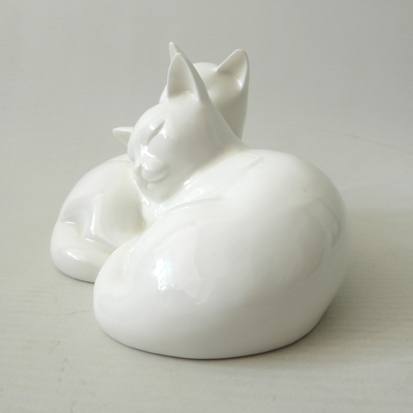 Royal Doulton Sleepy Heads white bone china sleeping cat figurines 1997, 3894 - Image 7
