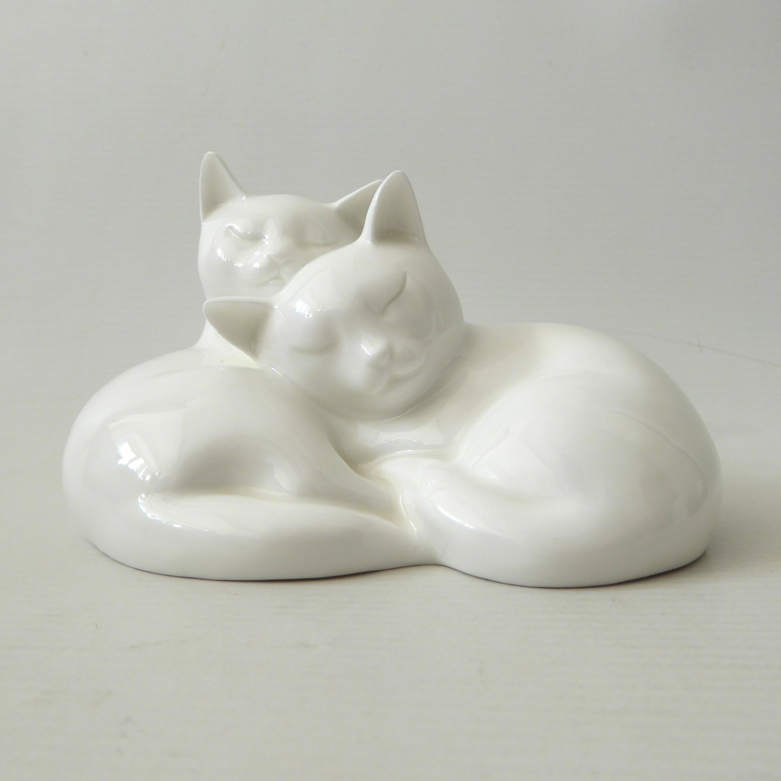 Royal Doulton Sleepy Heads white bone china sleeping cat figurines 1997, 3894