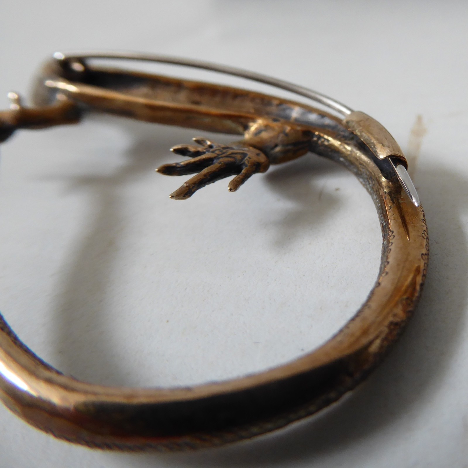 Ruth Waterhouse Tasmania bronze lizard/gecko realism brooch. Cast metal reptile - Image 13