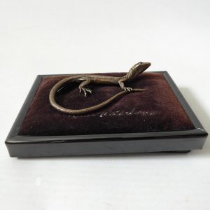 Ruth Waterhouse Tasmania bronze lizard/gecko realism brooch. Cast metal reptile