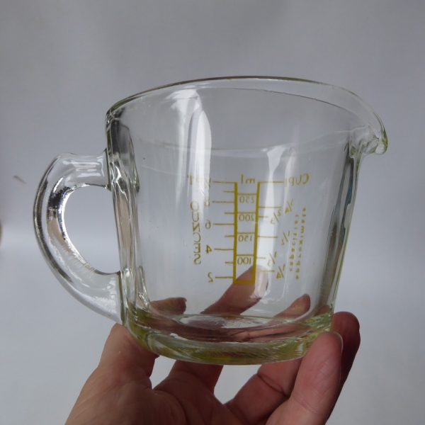 Vintage JAJ Pyrex glass small capacity measuring jug, yellow. Cups, ml, ounces - Image 13
