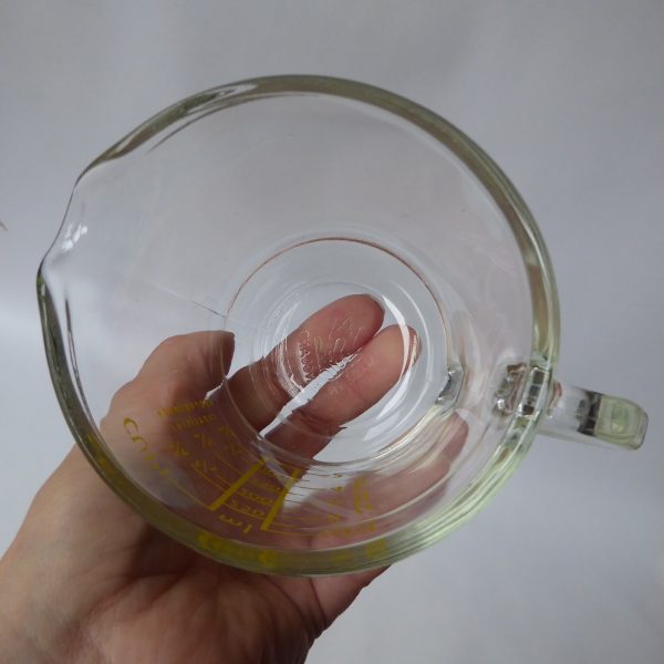 Vintage JAJ Pyrex glass small capacity measuring jug, yellow. Cups, ml, ounces - Image 14