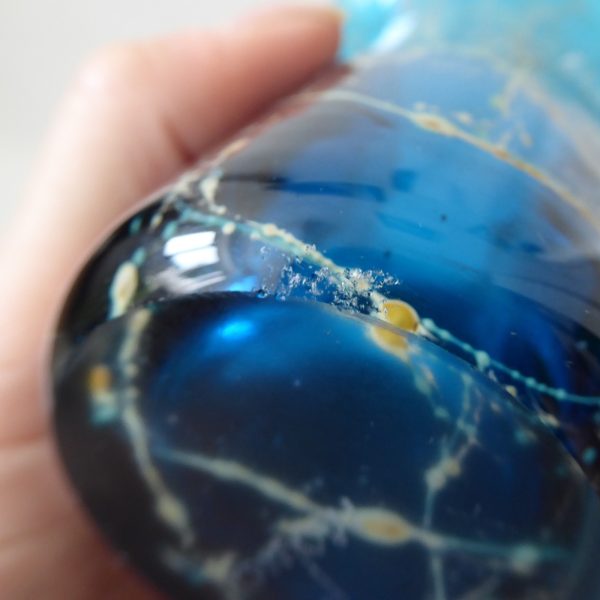 Vintage Mdina turquoise blue, gold trails art glass flared cylinder vase, Malta - Image 11