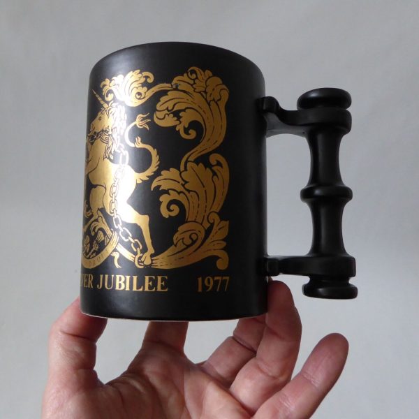 Vintage Portmeirion Pottery mug cup, Silver Jubilee Elizabeth II 1977 black gold - Image 8