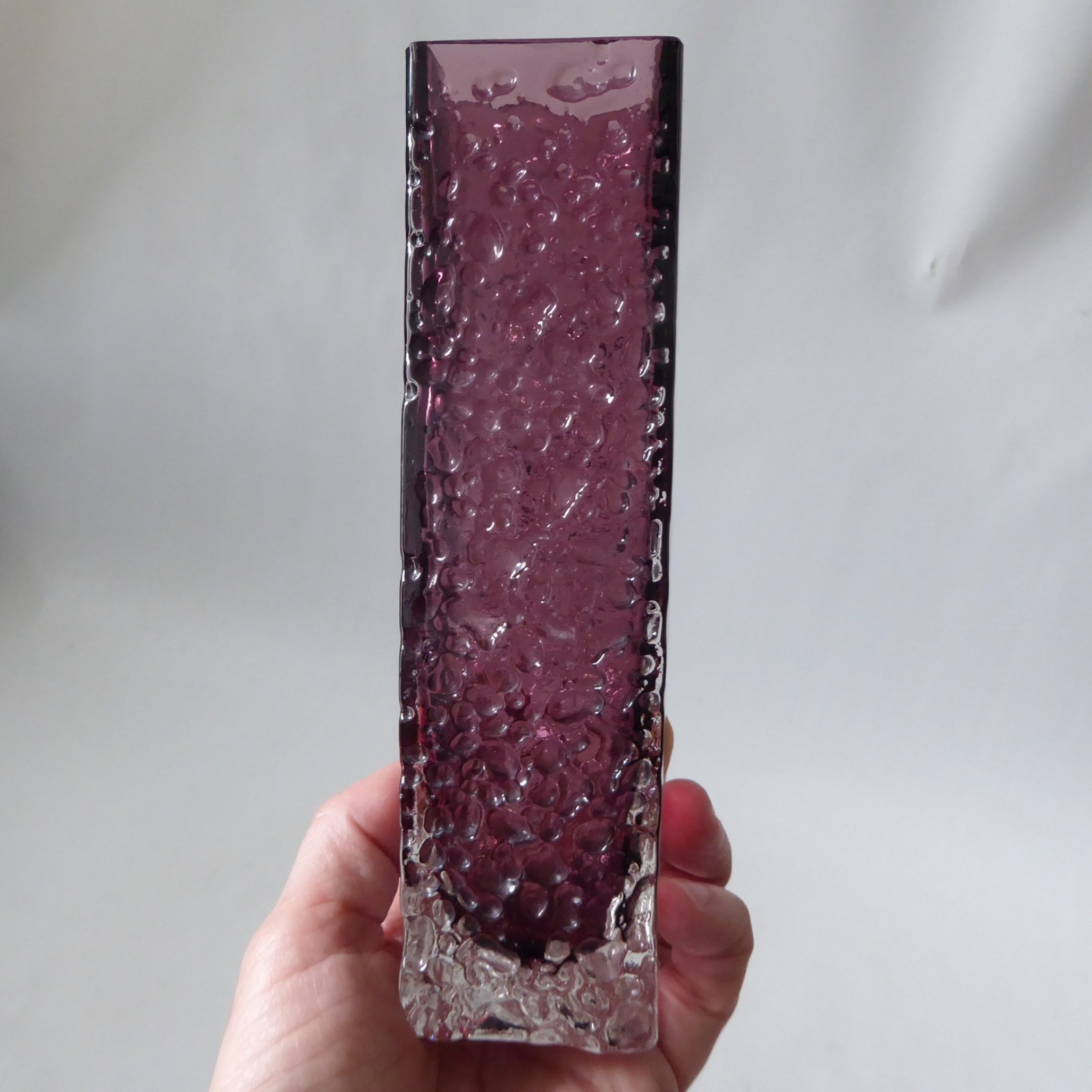 Whitefriars 9683 Aubergine purple 6.75" Nailhead vase. Vintage plum, 1970s. Chip - Image 13