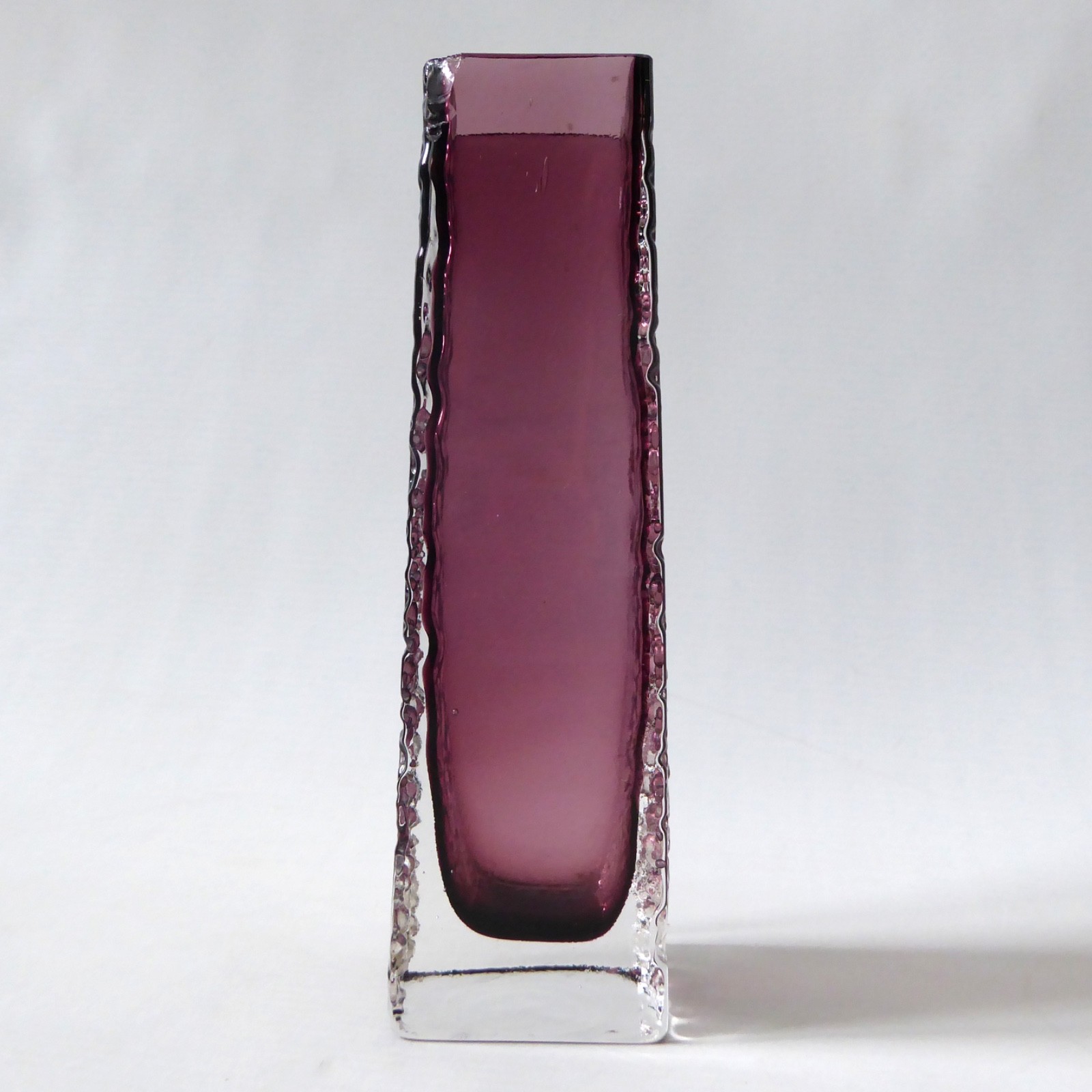 Whitefriars 9683 Aubergine purple 6.75" Nailhead vase. Vintage plum, 1970s. Chip - Image 4