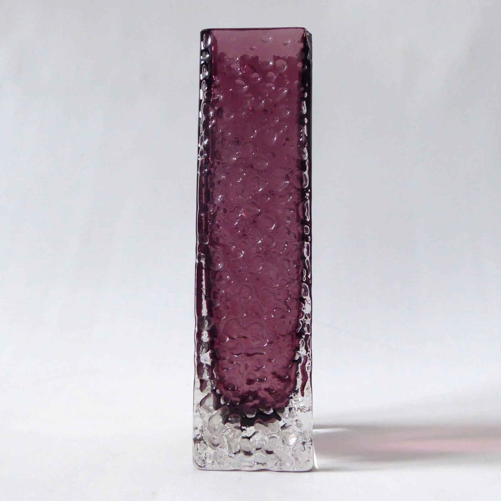 Whitefriars 9683 Aubergine purple 6.75" Nailhead vase. Vintage plum, 1970s. Chip - Image 5