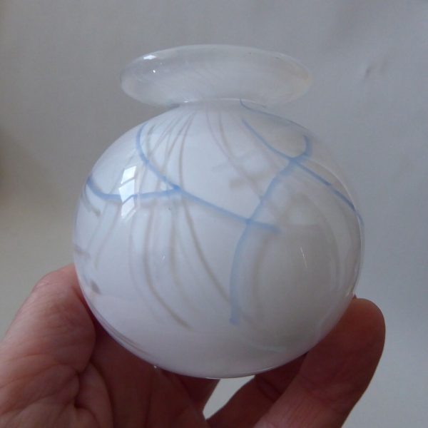 Adrian Sankey vintage art glass bud vase, round white opaline + streaks lines - Image 4