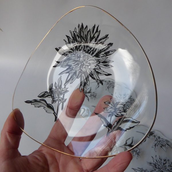 Chance Glass Silhouette Black & white floral set 3 plates. Vintage Flowers 1960s - Image 11