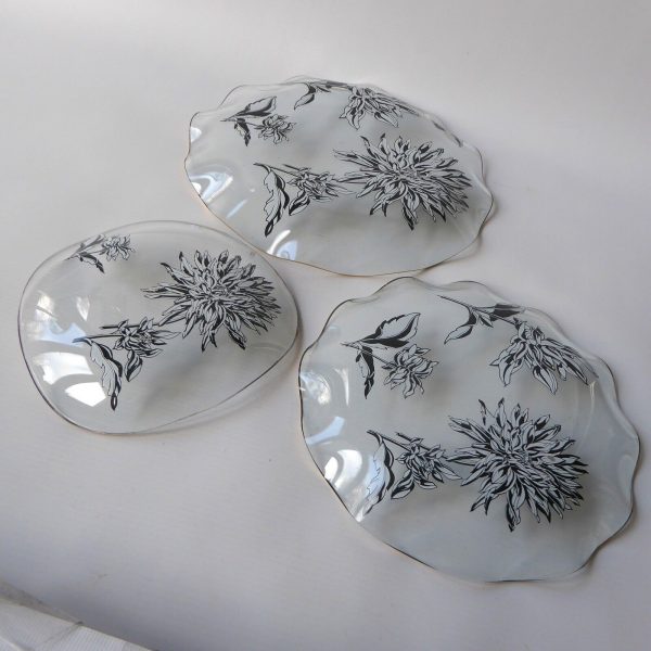 Chance Glass Silhouette Black & white floral set 3 plates. Vintage Flowers 1960s - Image 10