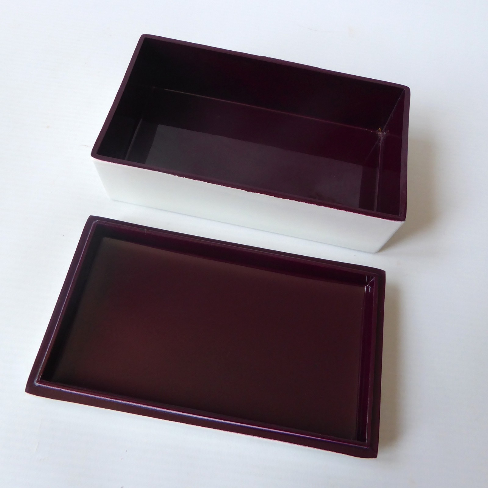 Elizabeth Arden Japanese jewellery/trinket box, burgundy & white lacquered - Image 5