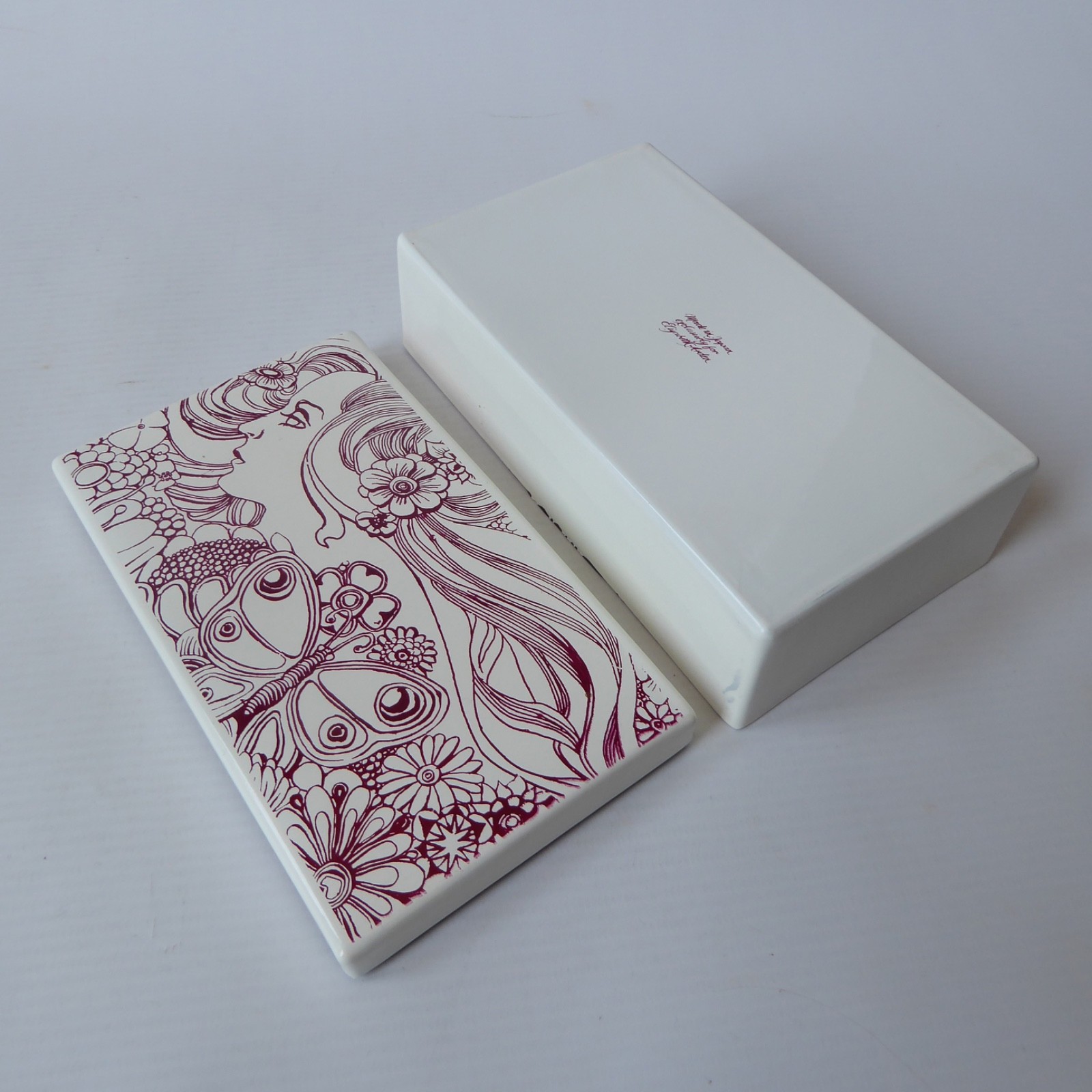 Elizabeth Arden Japanese jewellery/trinket box, burgundy & white lacquered - Image 7