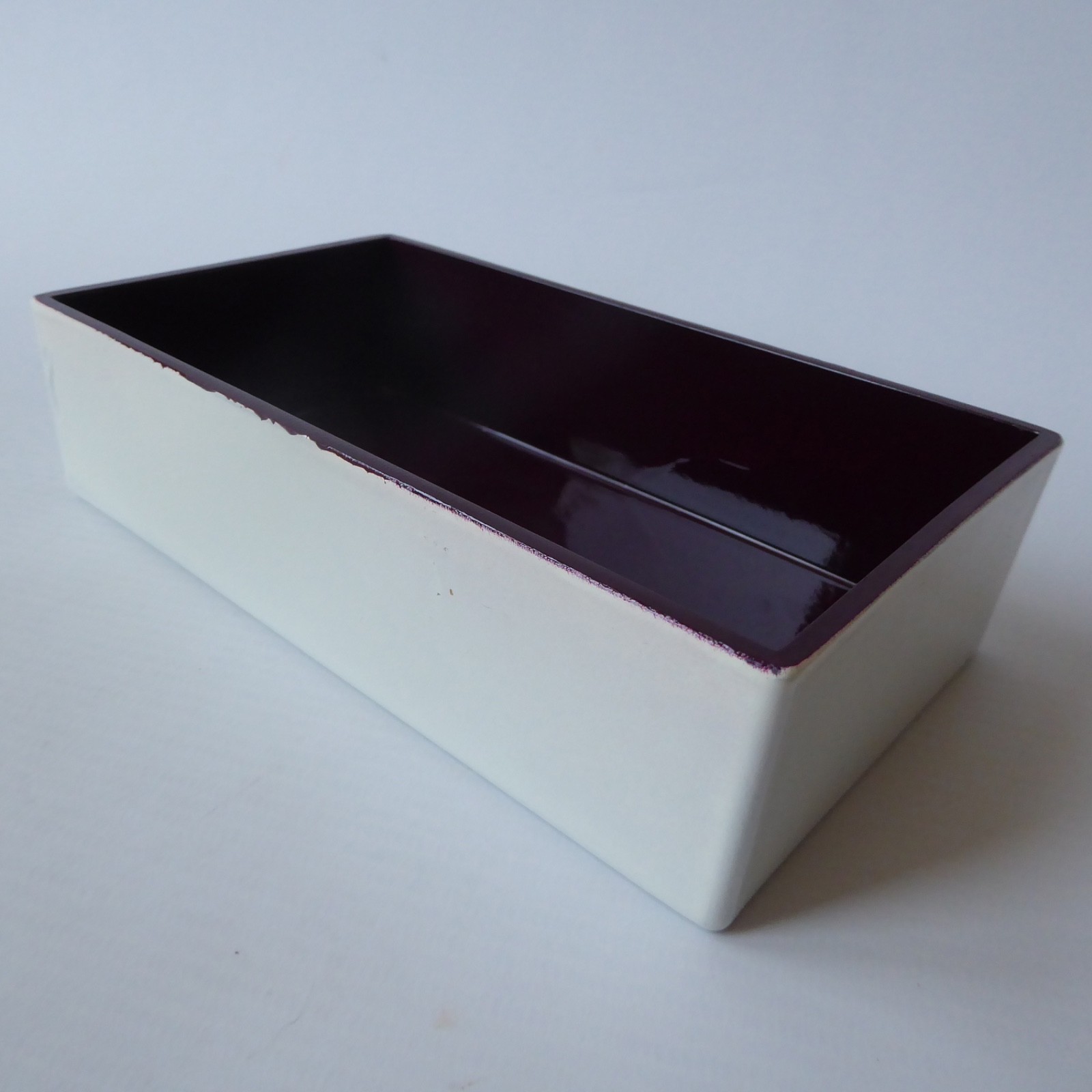 Elizabeth Arden Japanese jewellery/trinket box, burgundy & white lacquered - Image 9